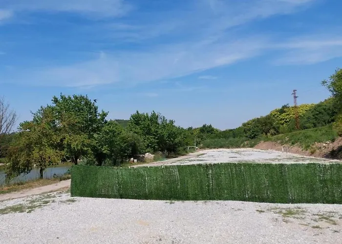 за каравани и кемпери барите - Caravan Pitch Park Barite * Varna