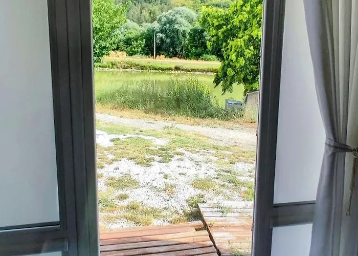 за каравани и кемпери барите - Caravan Pitch Park Barite Campsite Varna